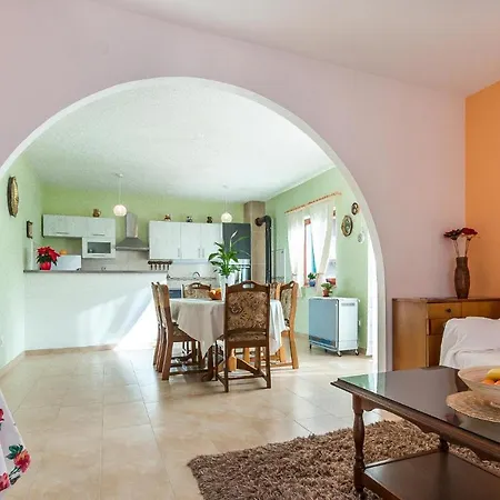 Apartment Beautiful In W/ 2 Bedrooms *