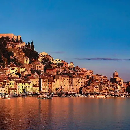 Apartment Beautiful In W/ 2 Bedrooms Sibenik